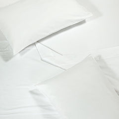 ROYALE LINENS 300 Thread Count 100% Long Staple Combed Cotton Sheet Set - 4 Piece Bed Sheet 1 Fitted Sheet, 1 Flat Sheet, 2 Pillow Cases -Breathable Cool & Crisp Percale Sheet Set ( White)