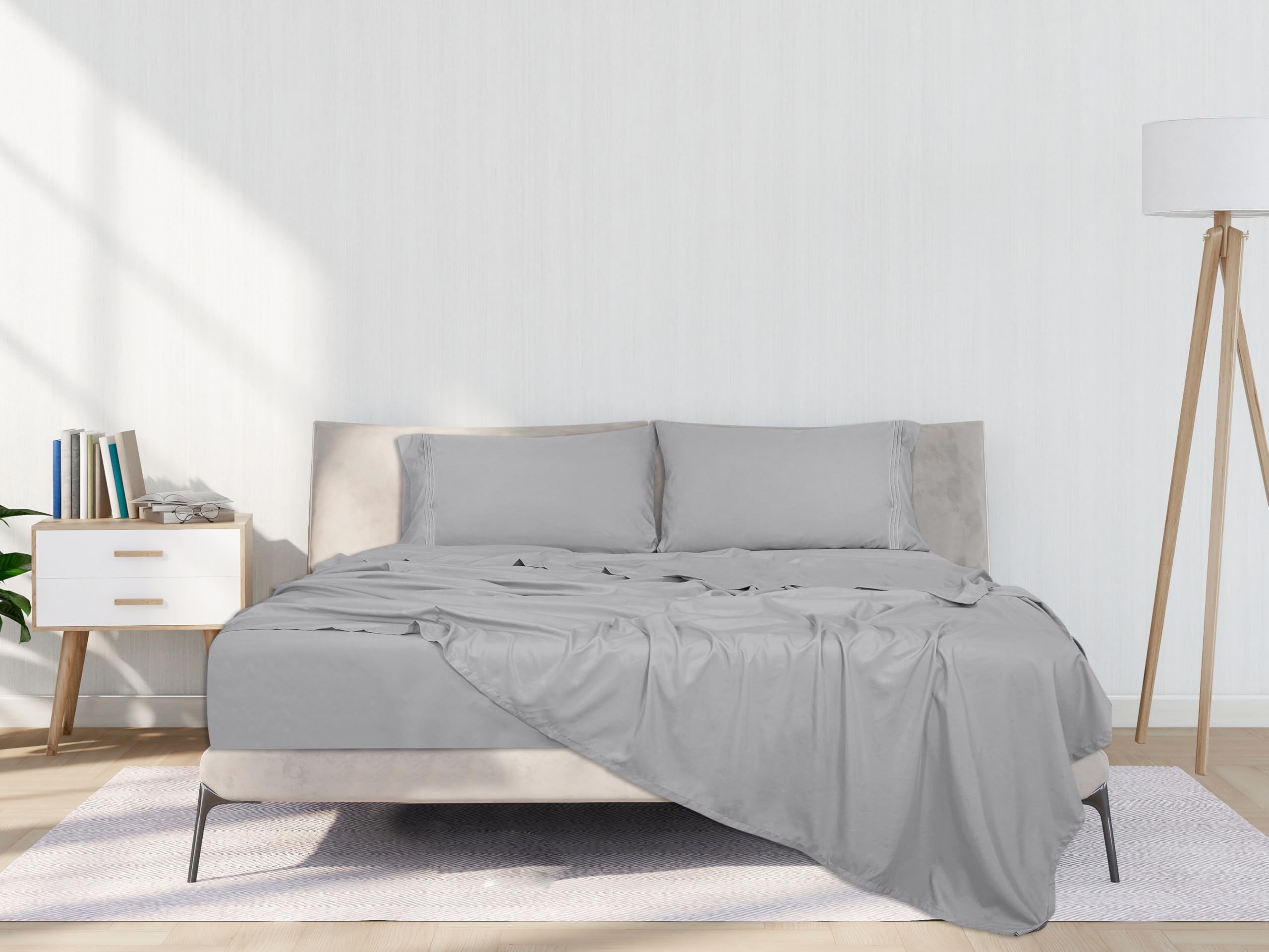 ROYALE LINENS - 4 Piece Bed Sheet - Soft Brushed Microfiber 1800 Bedding Set - 1 Fitted Sheet, 1 Flat Sheet, 2 Pillow case - Wrinkle & Fade Resistant Luxury Sheet Set (Silver)