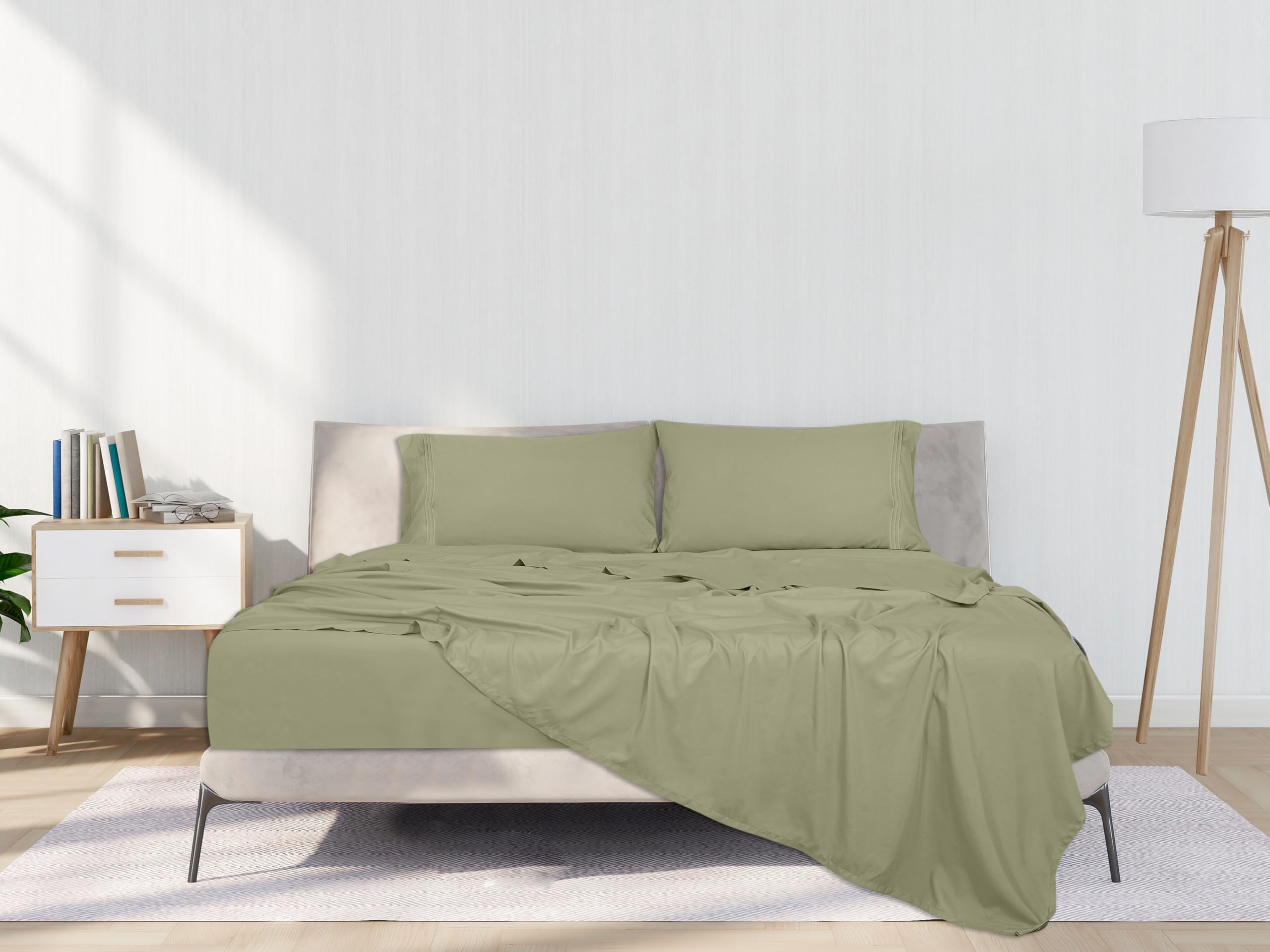 Royale Linens - 4 Piece Bed Sheet - Soft Brushed Microfiber 1800 Bedding Set - 1 Fitted Sheet, 1 Flat Sheet, 2 Pillowcase -Wrinkle & Fade Resistant Luxury Sheet Set (SageGreen)