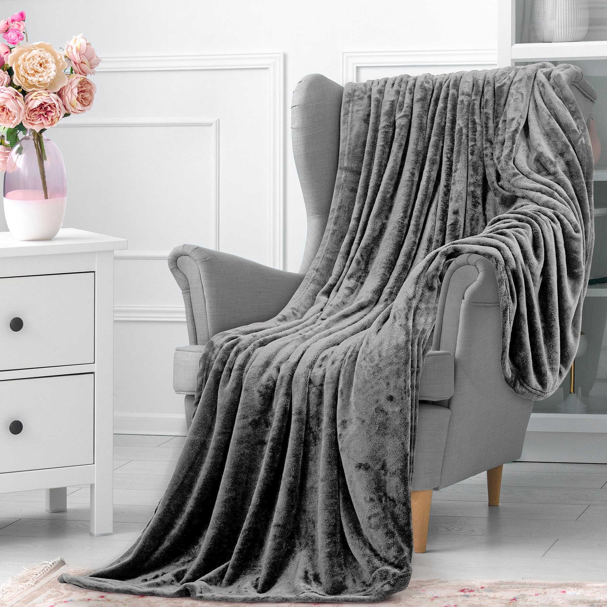 ROYALE LINENS Fleece Blanket Throw - Fleece Bed Blanket - All Season Warm Lightweight Super Soft Anti Static Throw Blanket - Grey Blanket - Hotel Quality- Blanket for Couch (Grey)